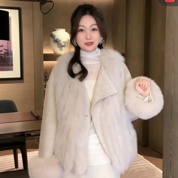 王哈哈WANGHAHA女装时尚穿搭