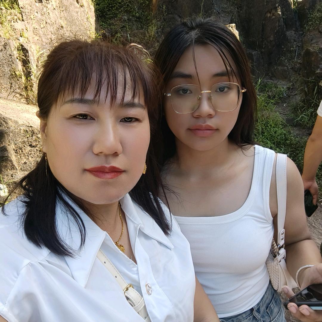 相亲相爱。