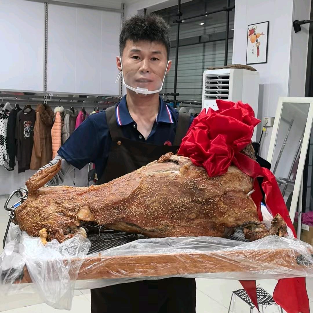 天津春哥流动囊坑烤全羊