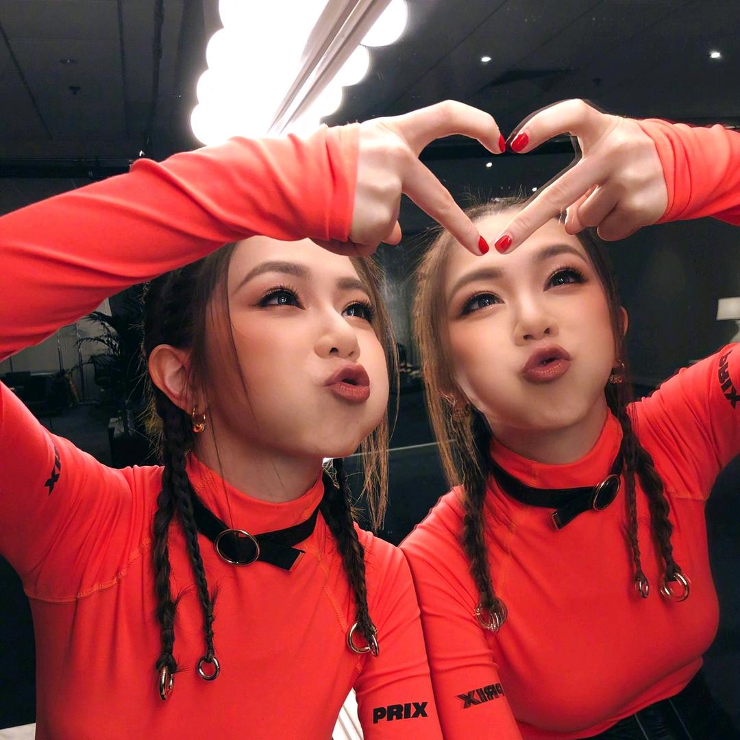 月亮照着花开的田野