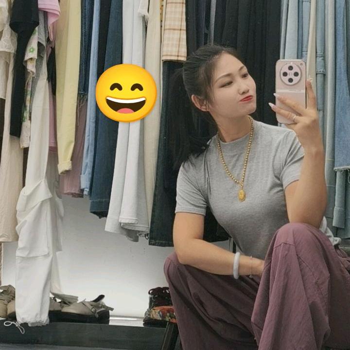 凤阳县遇约女装月月