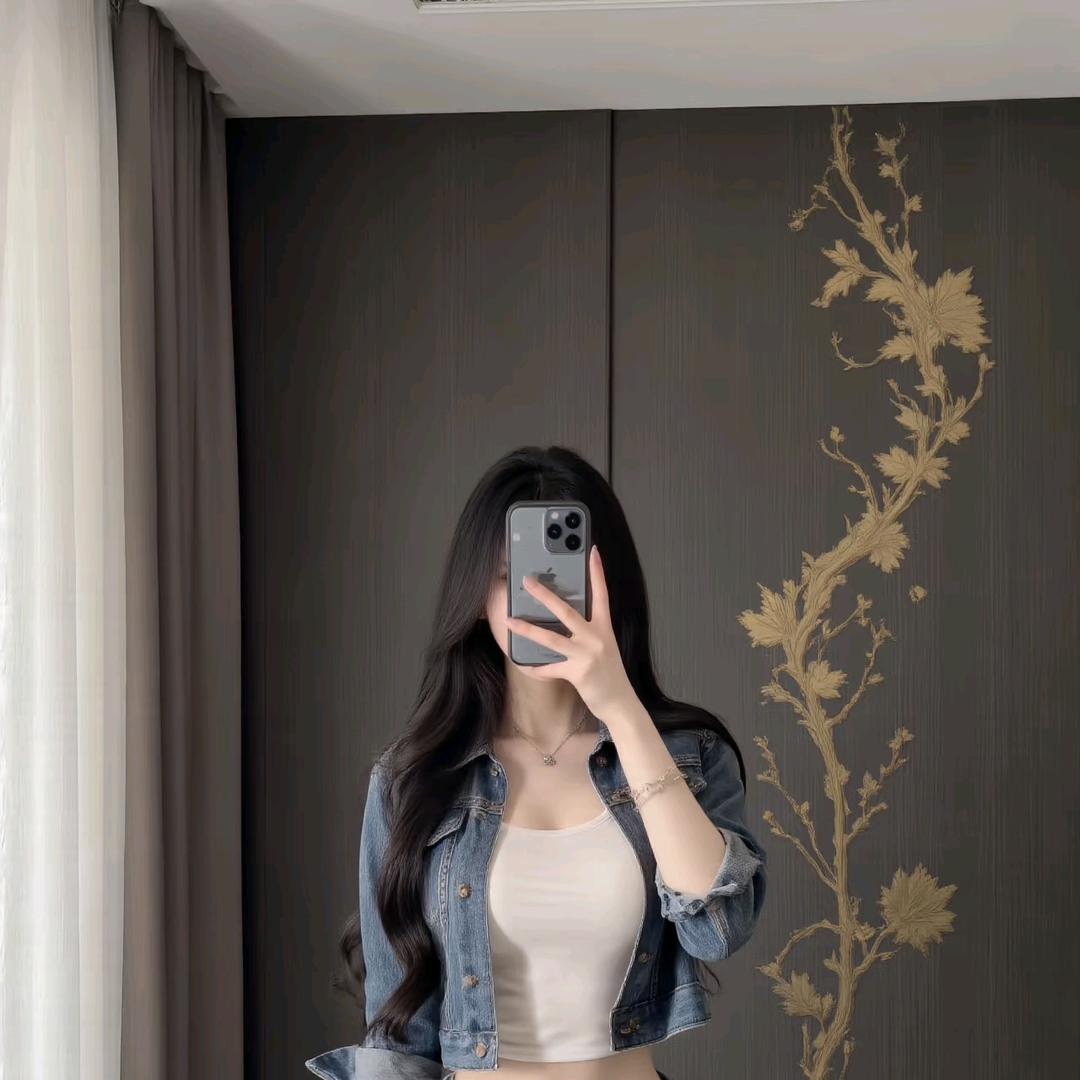 伊伊🎀新人九宫格直播