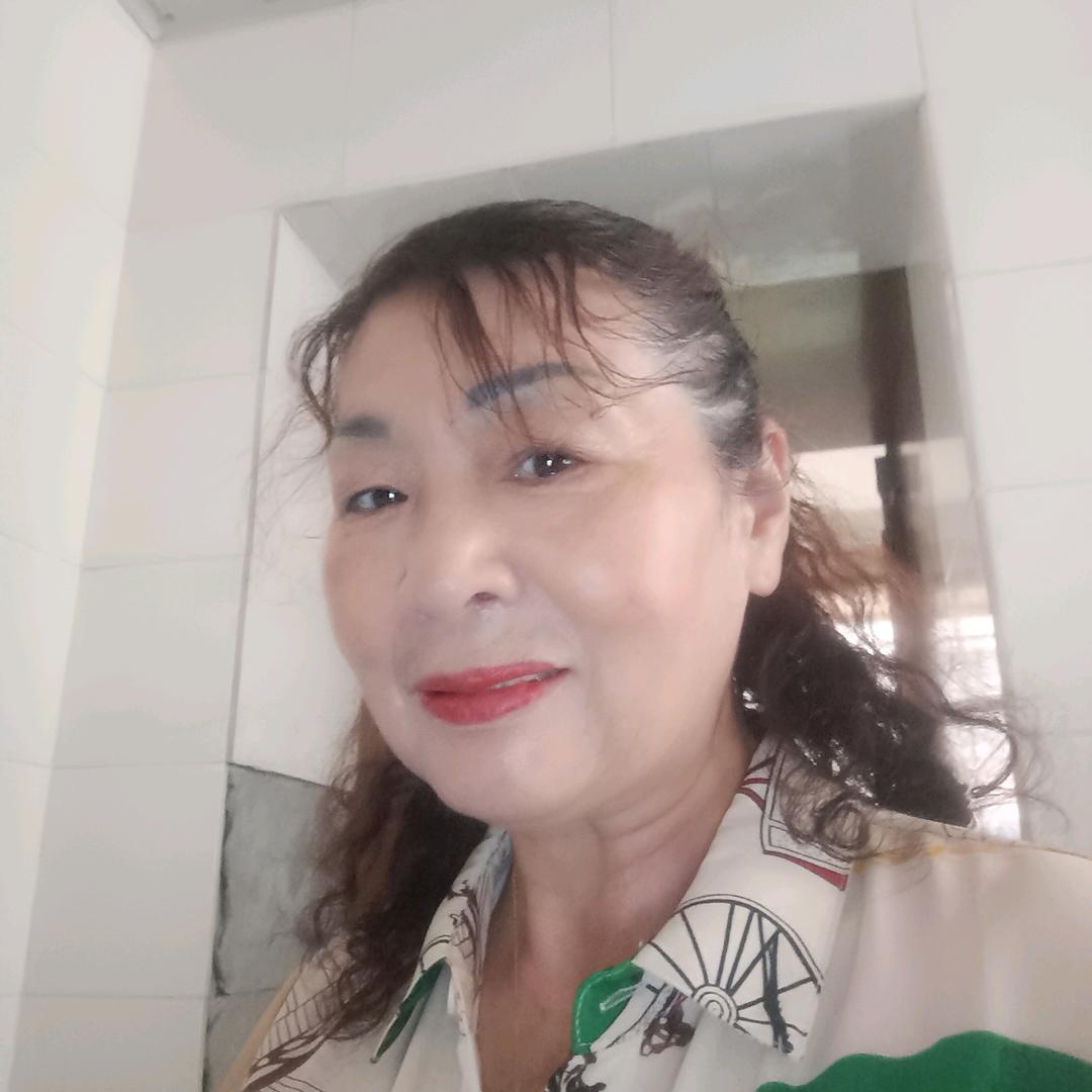 安然一笑