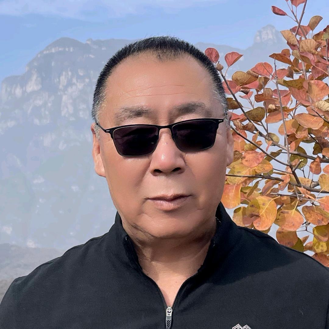 左手烟右手酒