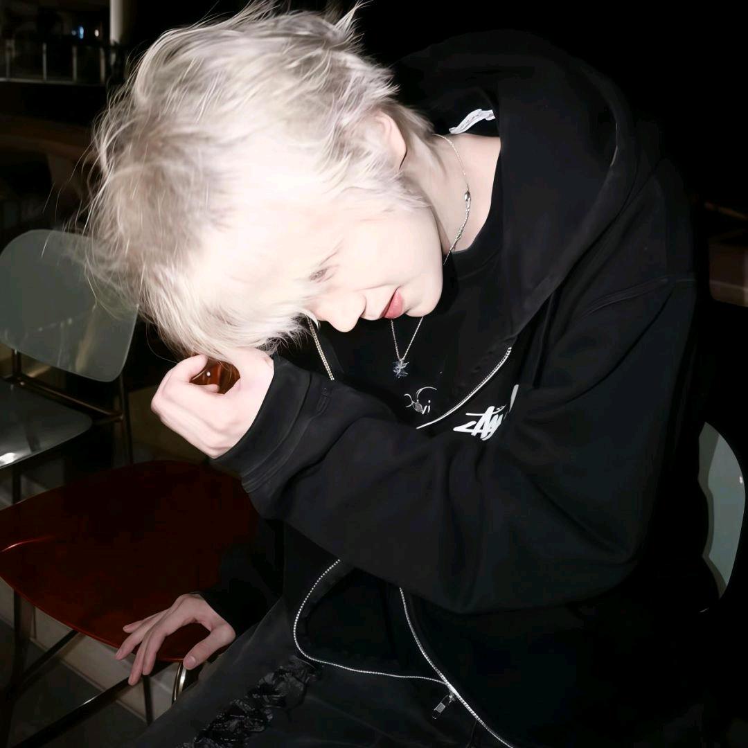 不爱睡觉•̥́ ˍ •̀ू