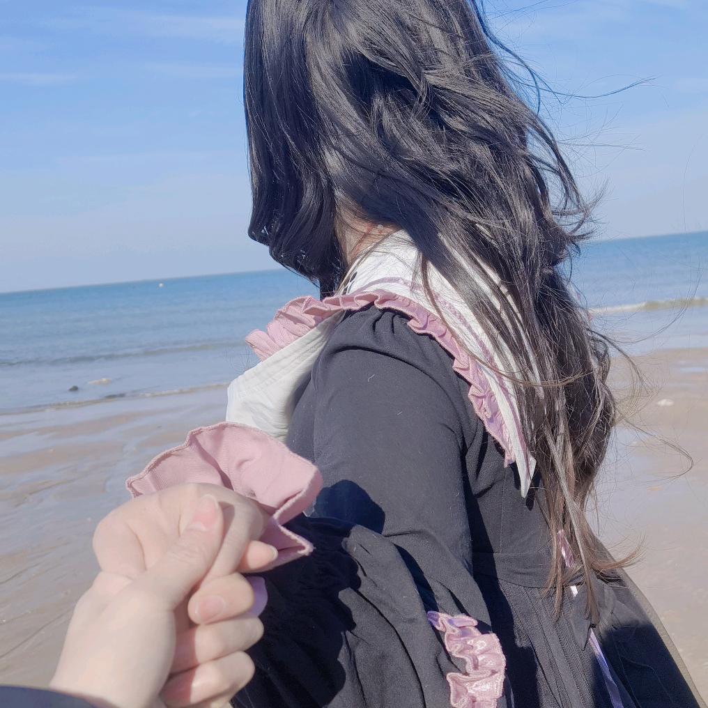 小莉爱摆烂～