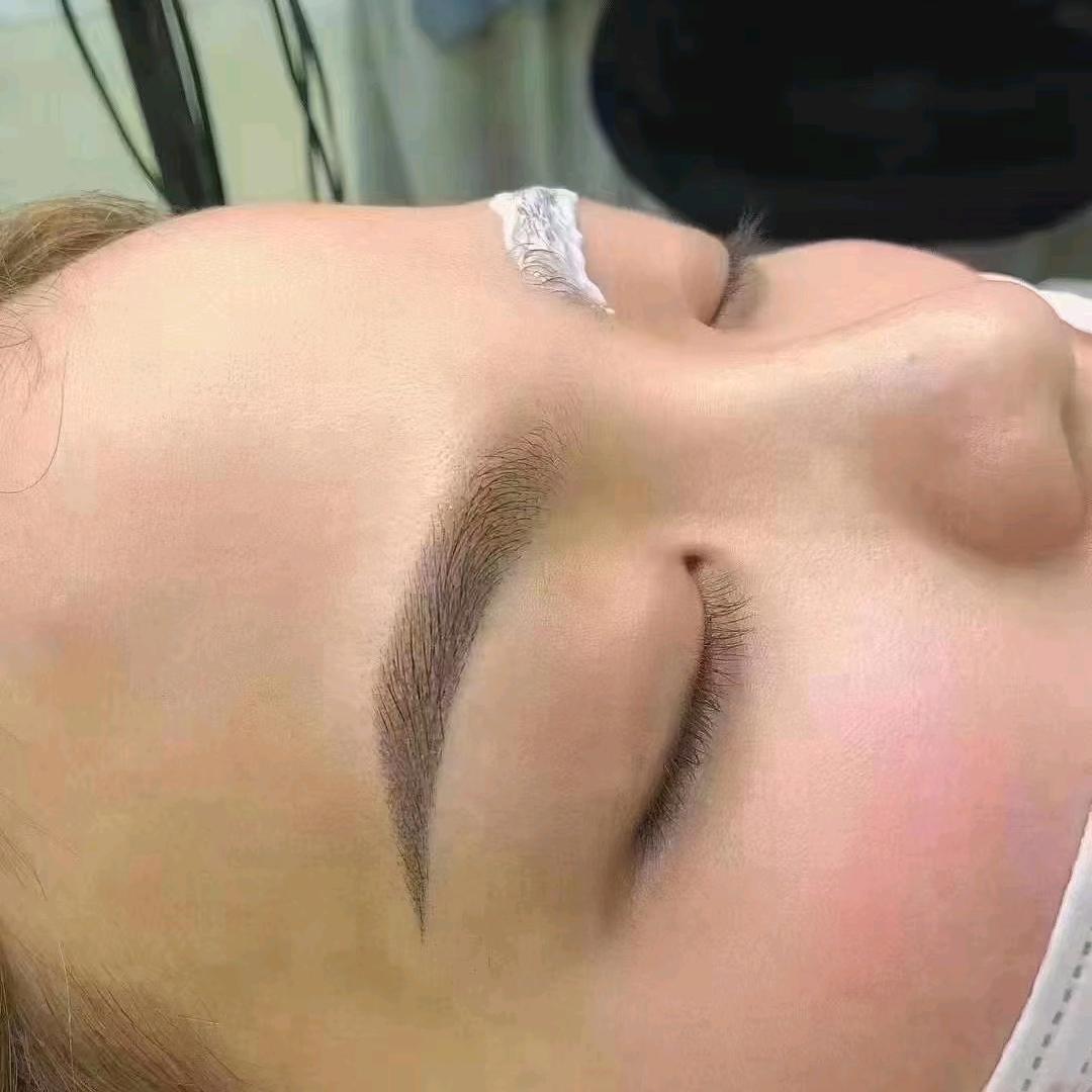 小洁，私人订制眉眼唇，去痣祛斑