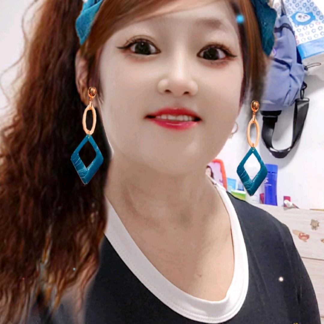 庹英