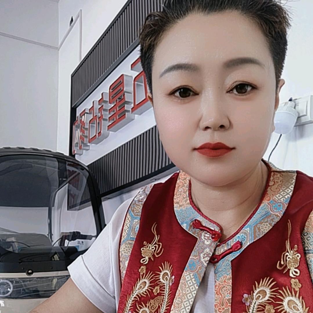 卖电动车的小姐姐【曹家班媒婆、轿夫】