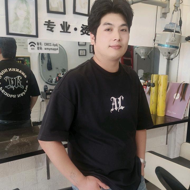 军哥((老河口宝隆造型