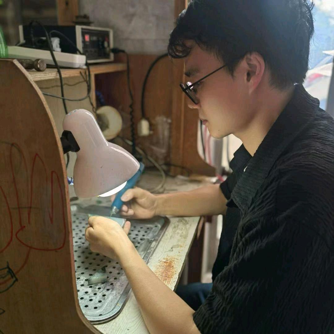 高兴翡翠手艺人
