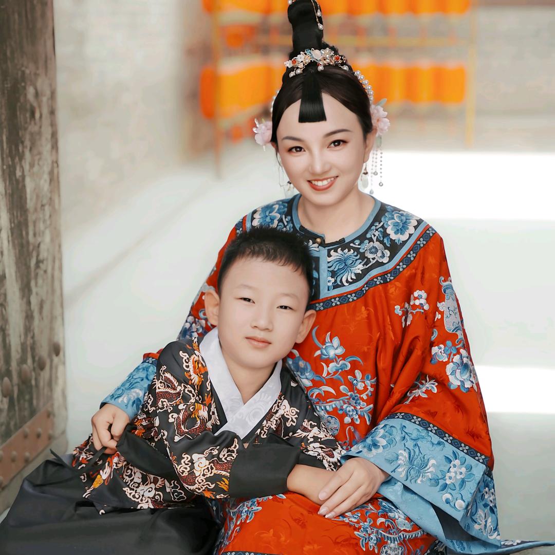 段 莹 莹