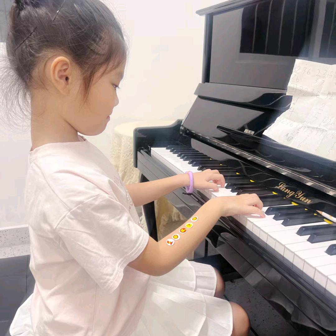 予欣宝宝（开学版^ ̳> ·̫ < ̳^