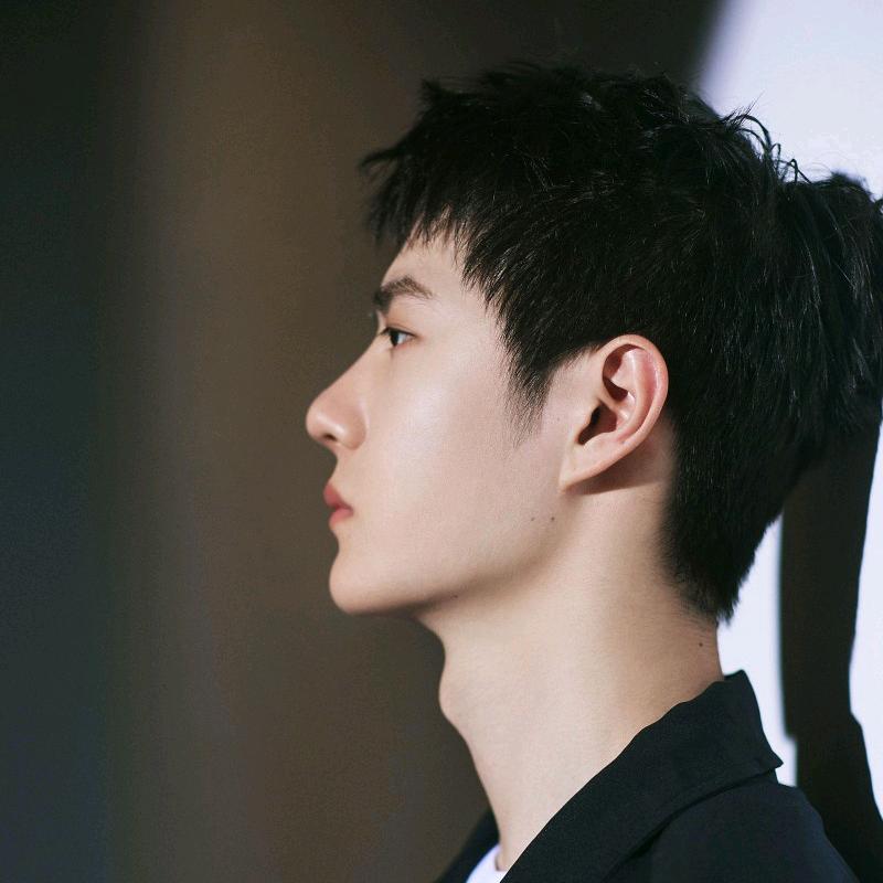 多洞症男孩儿(简称0)