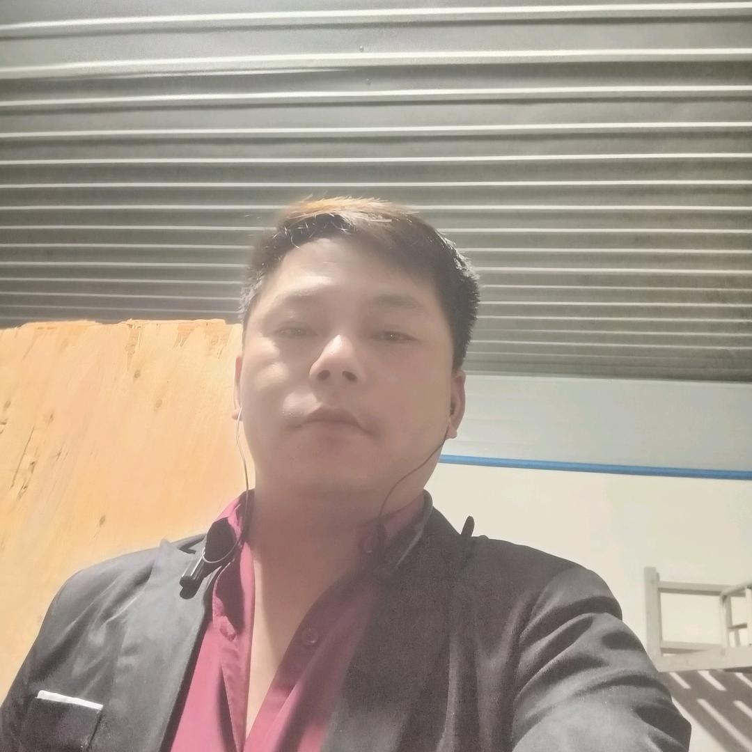 寂寞孤灯点燃烟