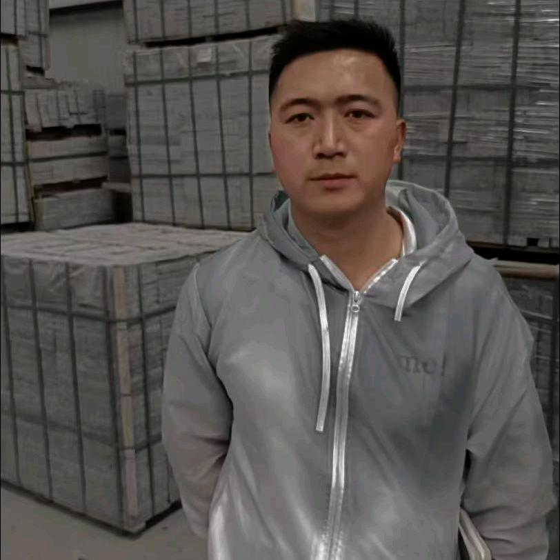 叁拾叁（小张）