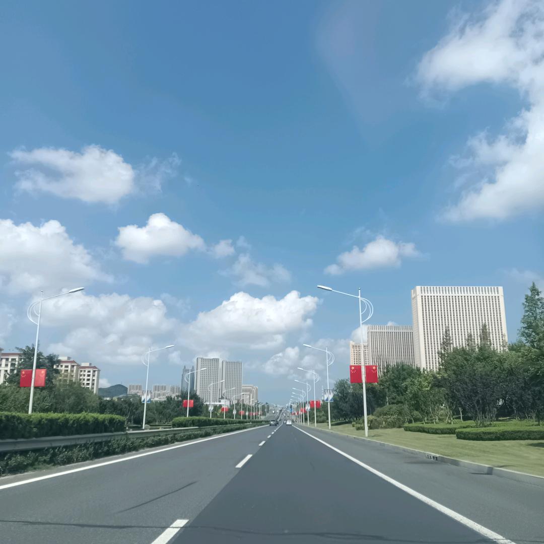 蓝天、