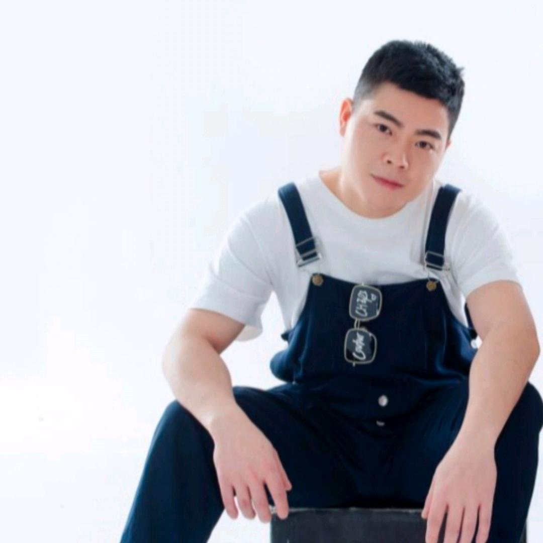 一屋两人，三餐四季