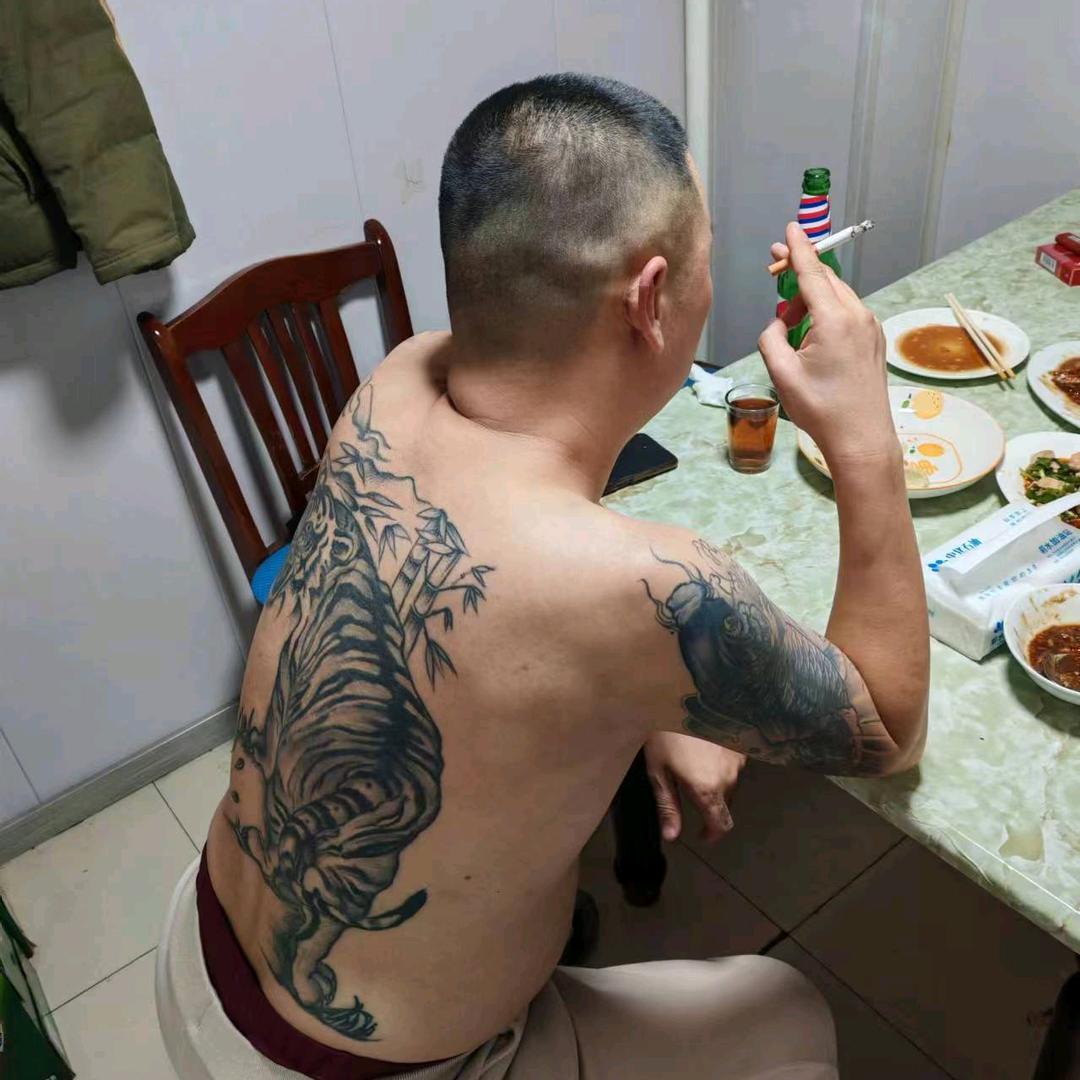 晨哥是有故事的人