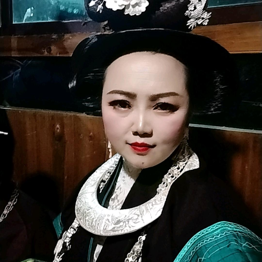 鸭塘l文琼盛装格子布批发