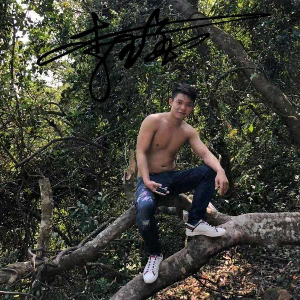 户外璀璨乒乓溜斜坡