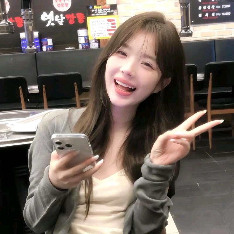 A熊华妃踩背馆小慧