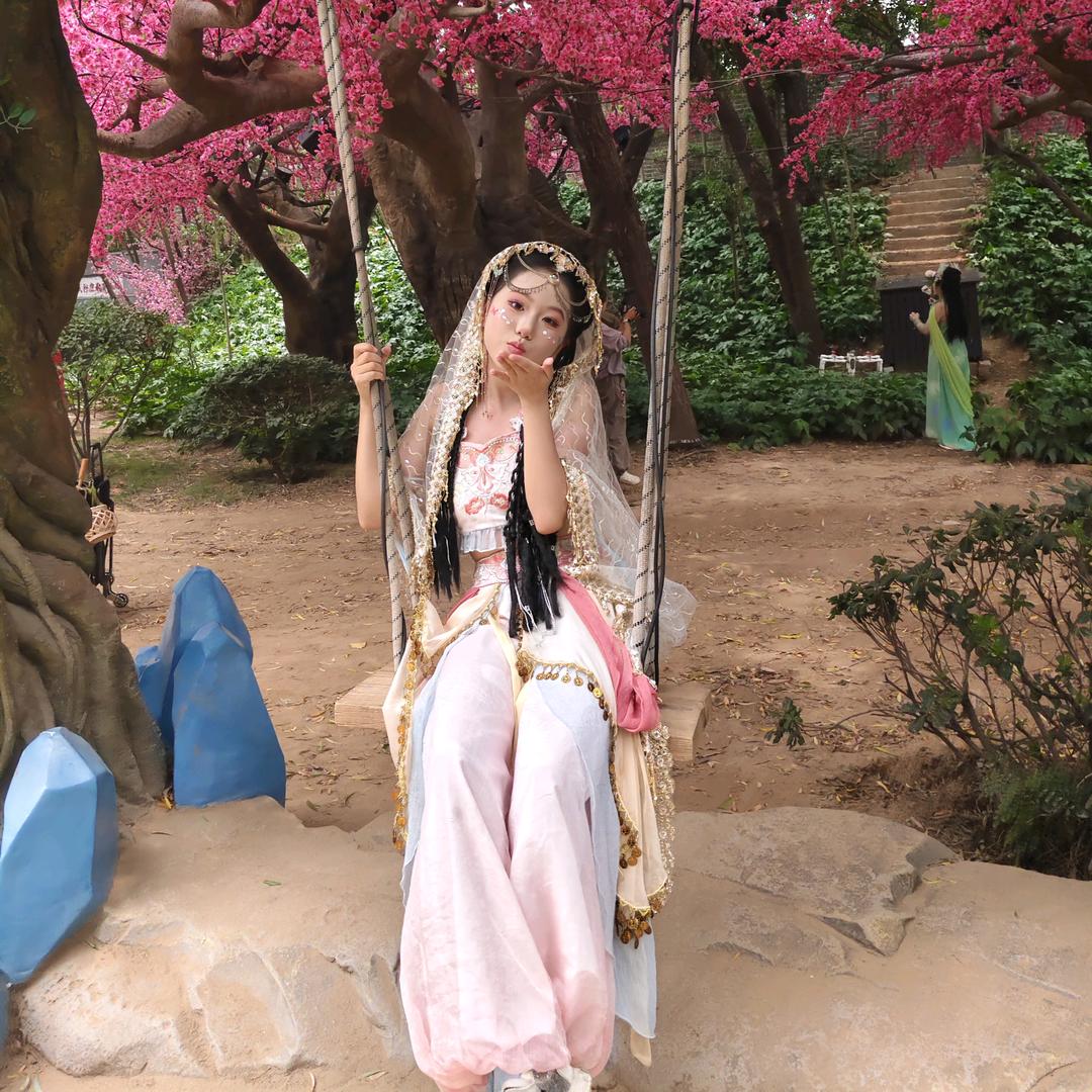 YAN 妍