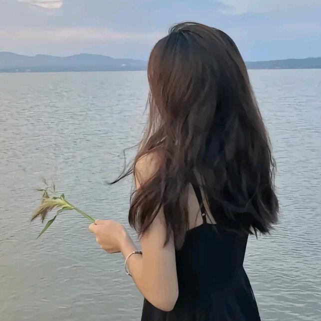 默认小姐姐
