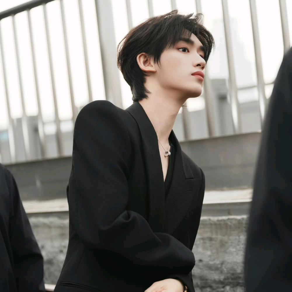 落日亲吻银光海