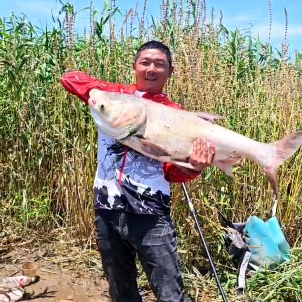 开挖机的，钓鱼人