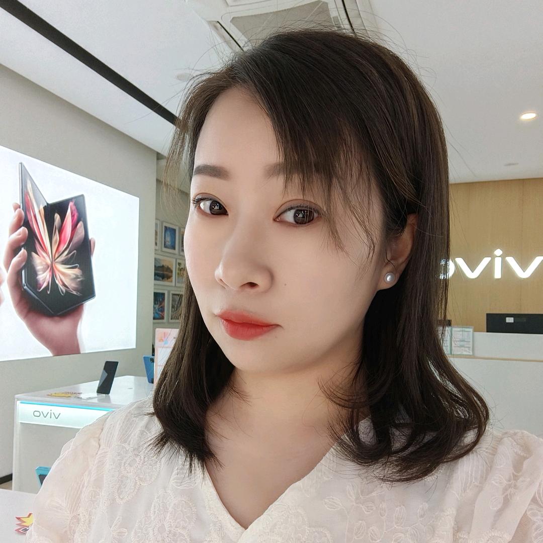 万山路卖手机的小姐姐_勤勤