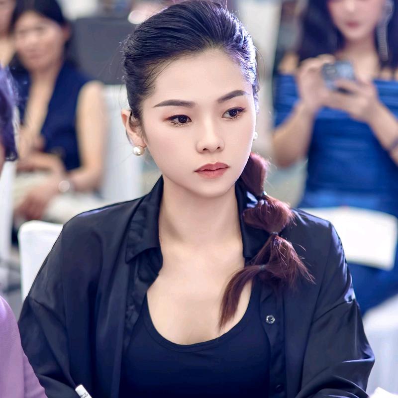 黛维依（开江橄榄新城B区8-9门店）