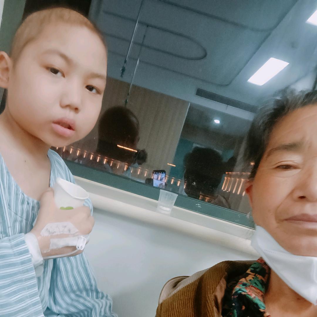 抗击病魔小英雄