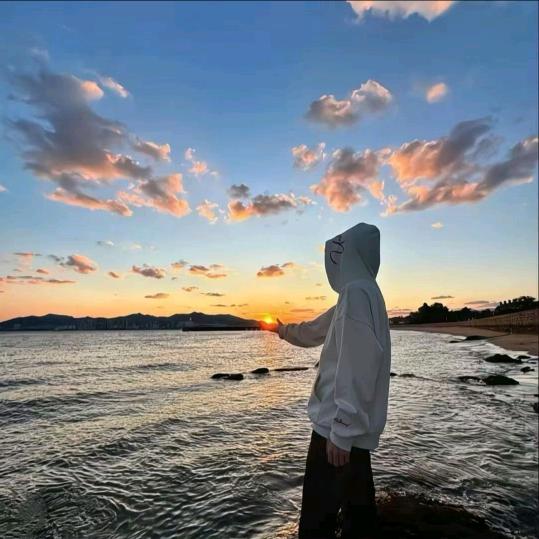 湖边的夕阳😁