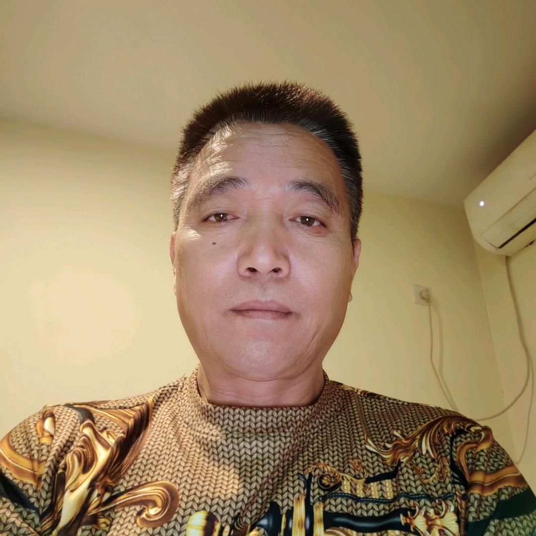 回收易拉罐，强哥