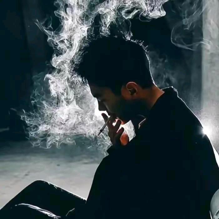 嘴角ぴ殘存的笑ァ