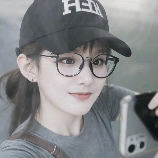 幸福的。。小黑妮💫