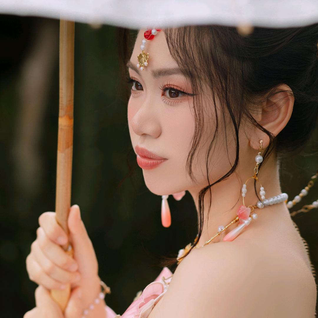 阿晶[关注我，出奇遇]