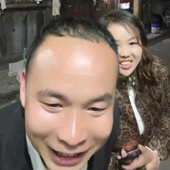 小梅妹(小鹏哥)