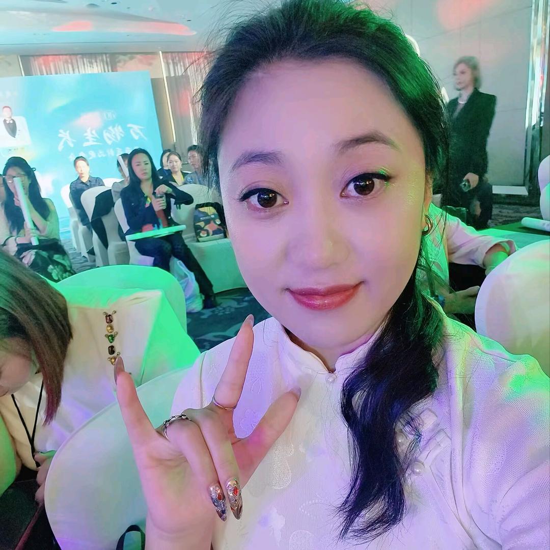 跳琦美甲
