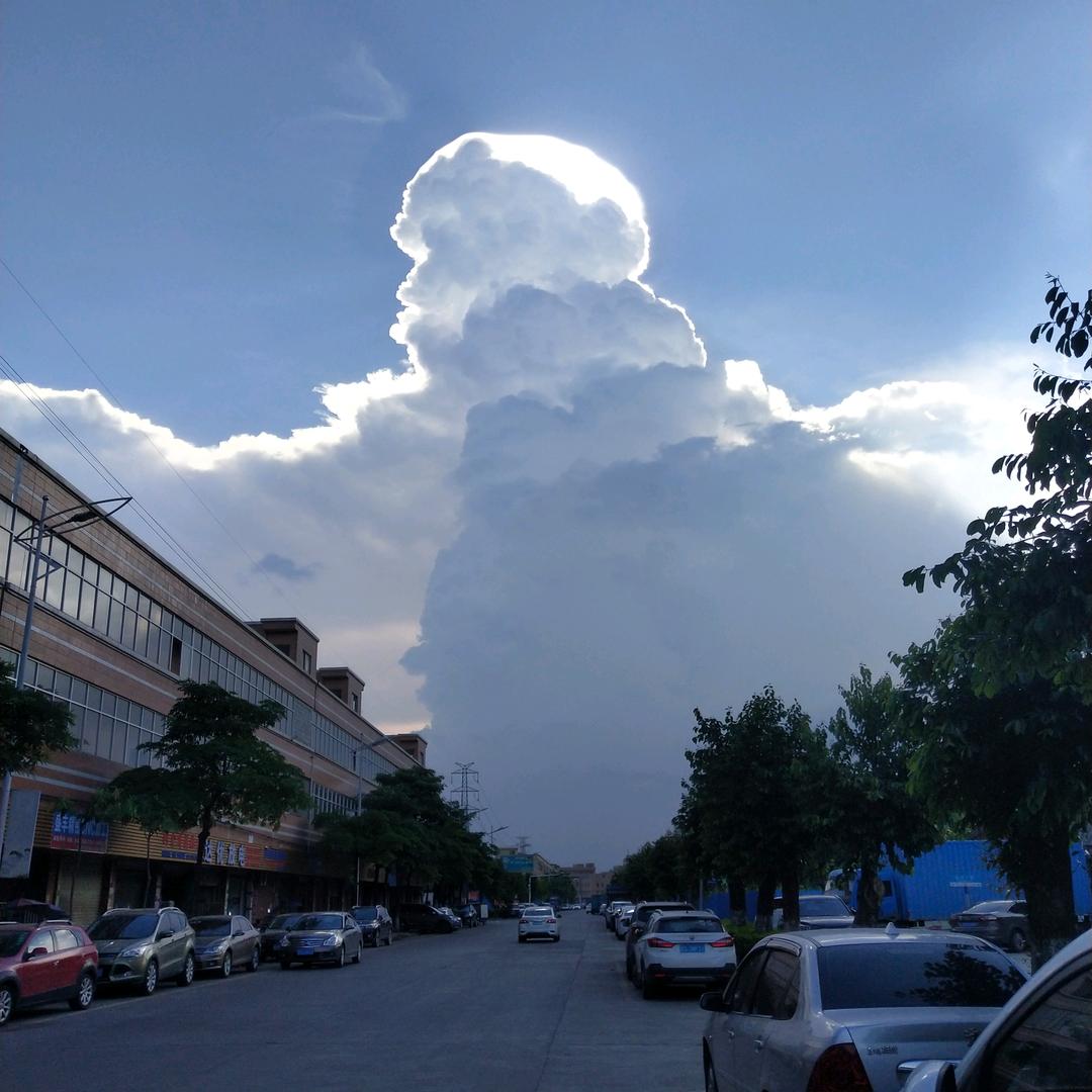 蓝天上的白云