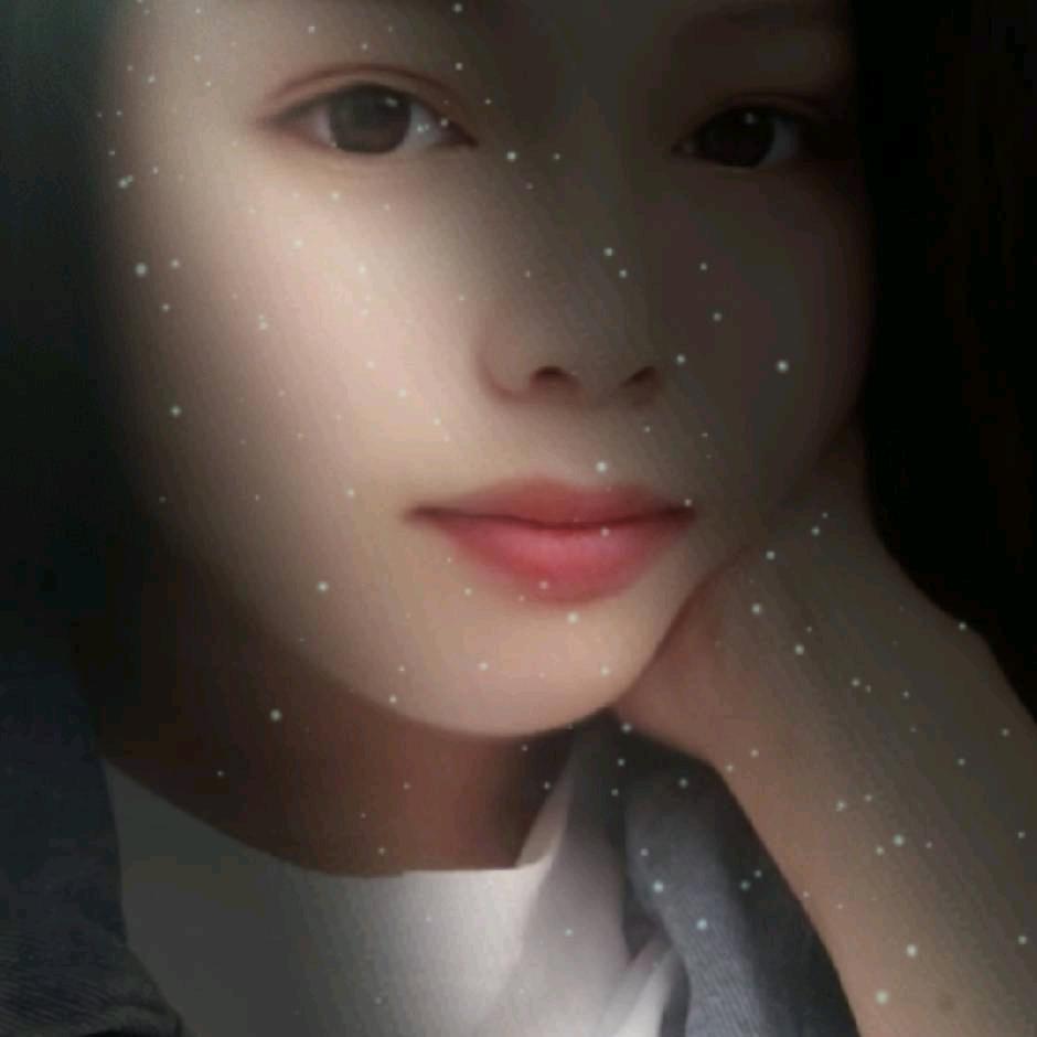 小红。