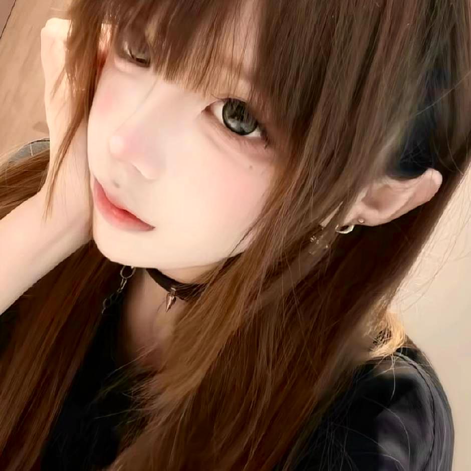 厸