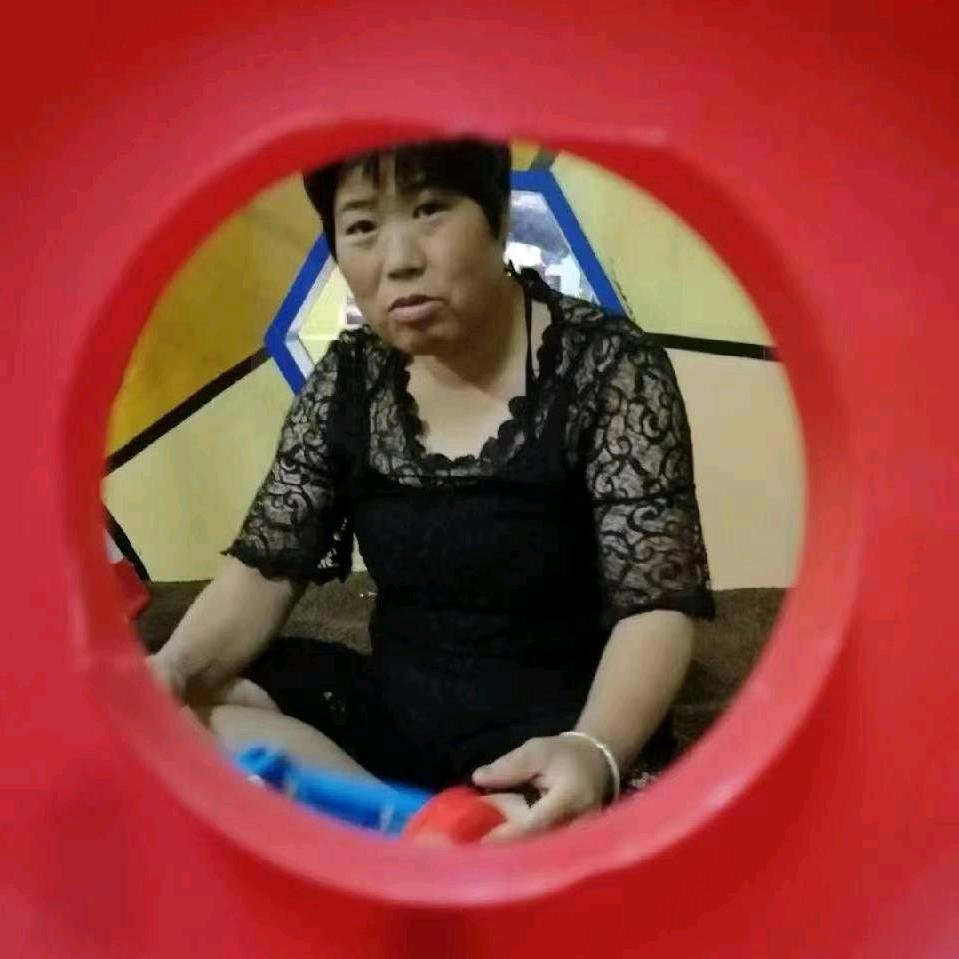 张女士。