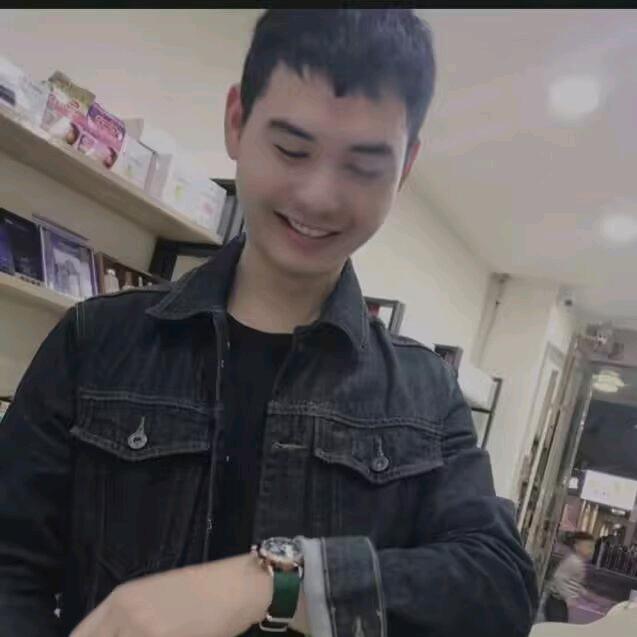 绿叶水果李不白