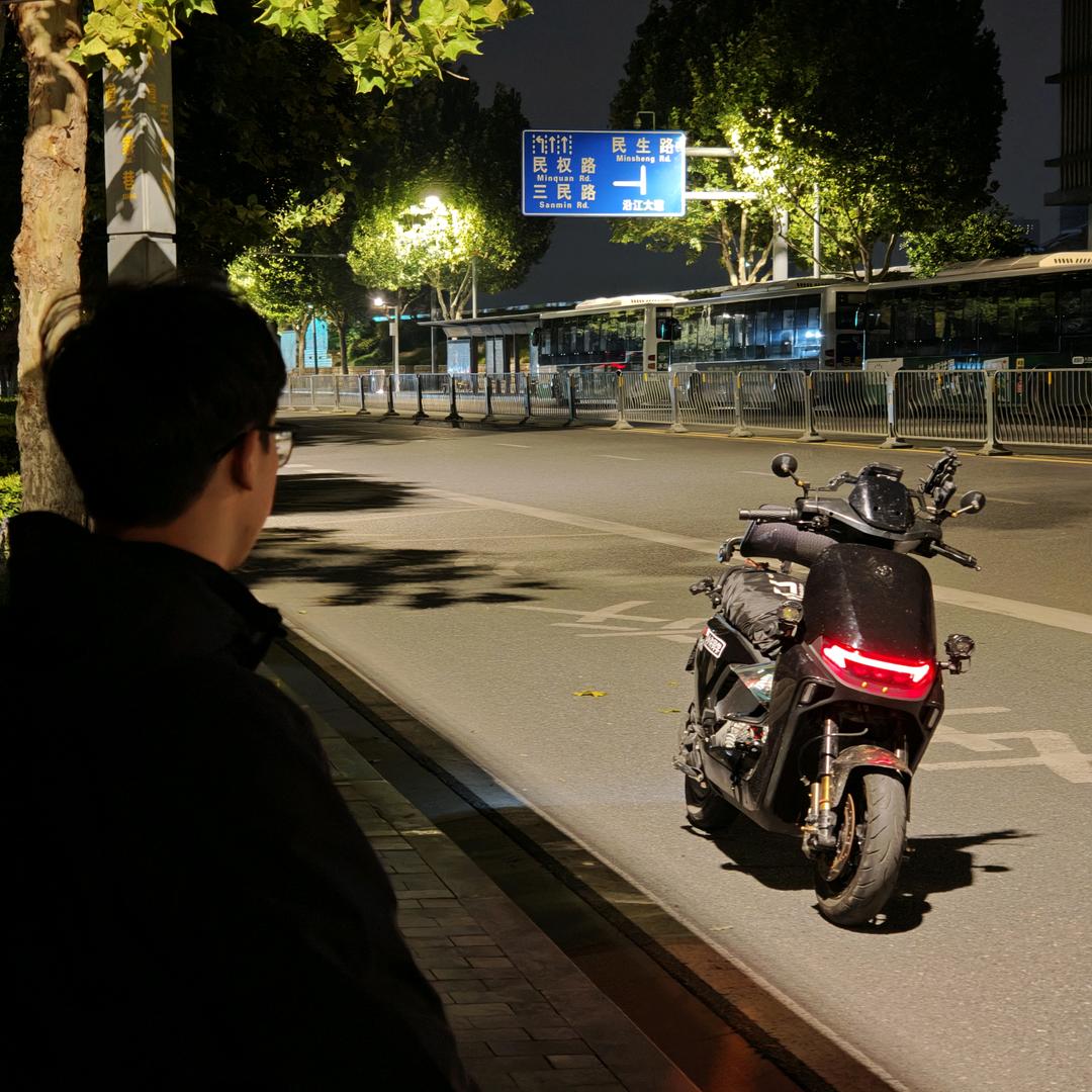 爱溜车的小许