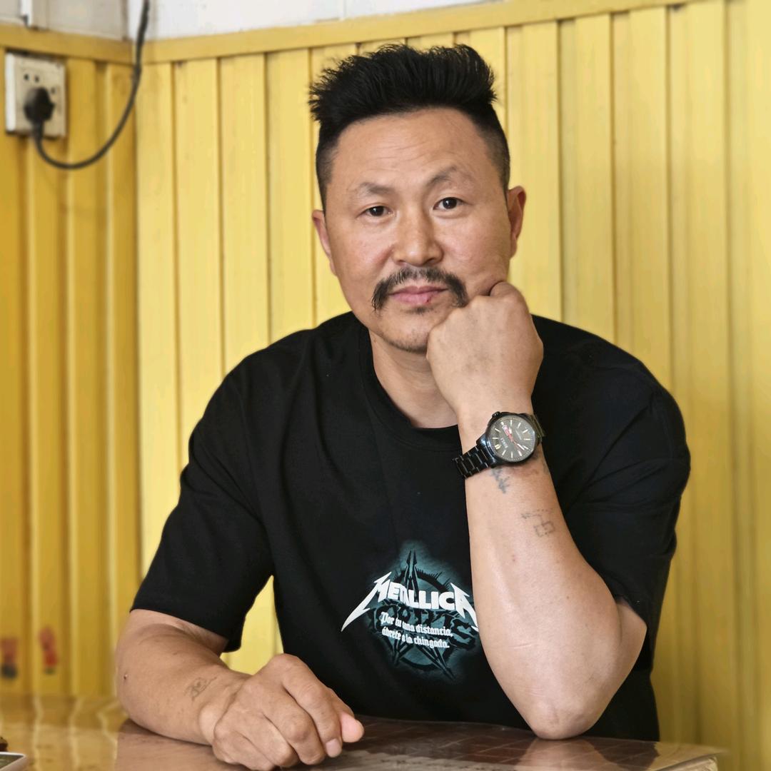 痞帅老男人