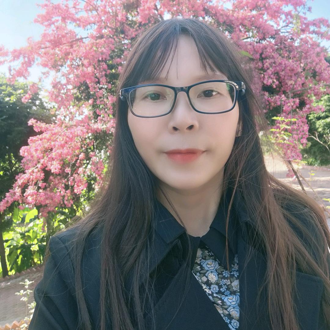 莉莉♥