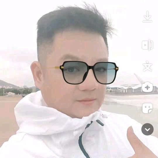 背着你雨中看海