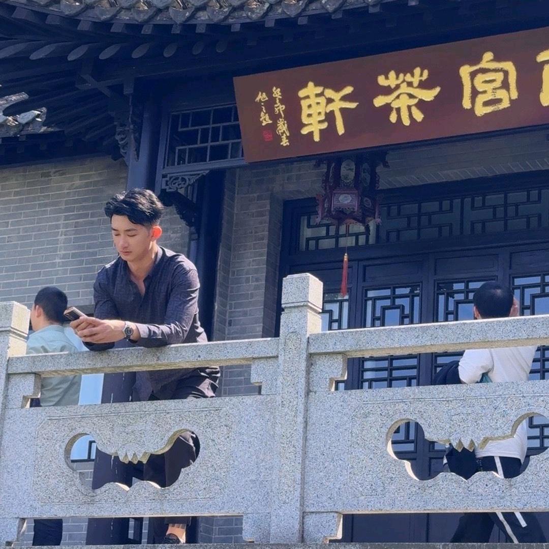 ￴ ￴ ￴ ￴Hello_張先生